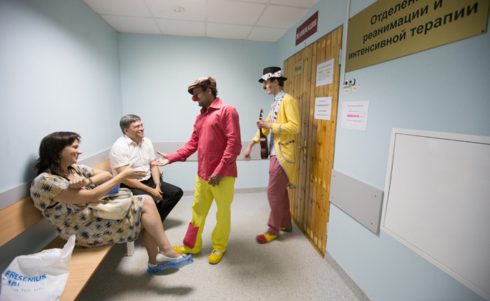 КЛОУН, КОТОРЫЙ ЖИВЕТ В БОЛЬНИЦЕ